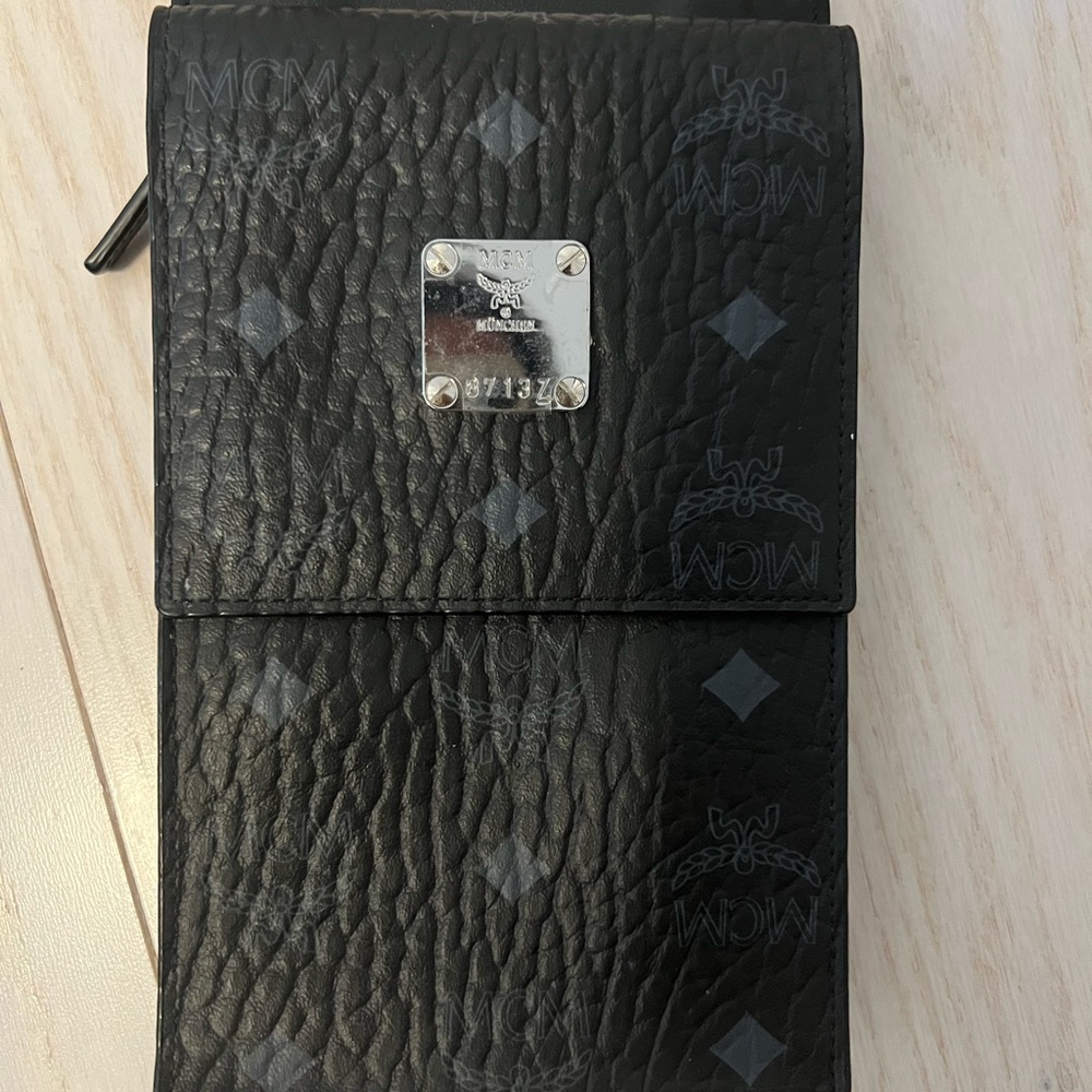 MCM MENS CROSS BODY WALLET